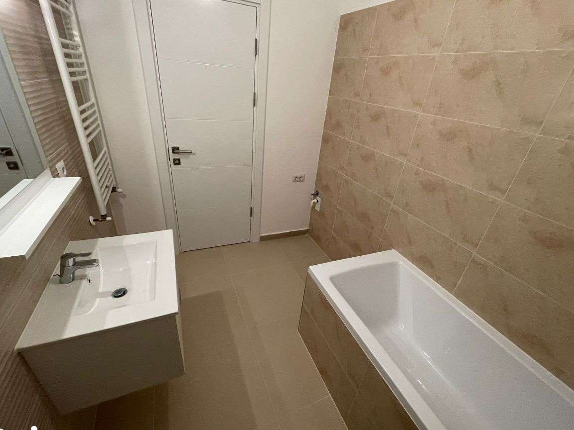 Investitie sigura! Balcon tip terasa! Fara comision! Parcare!