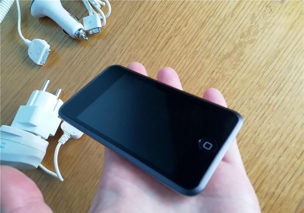 IPod touch A1320 de 8gb pachet complet incarcatoare casti