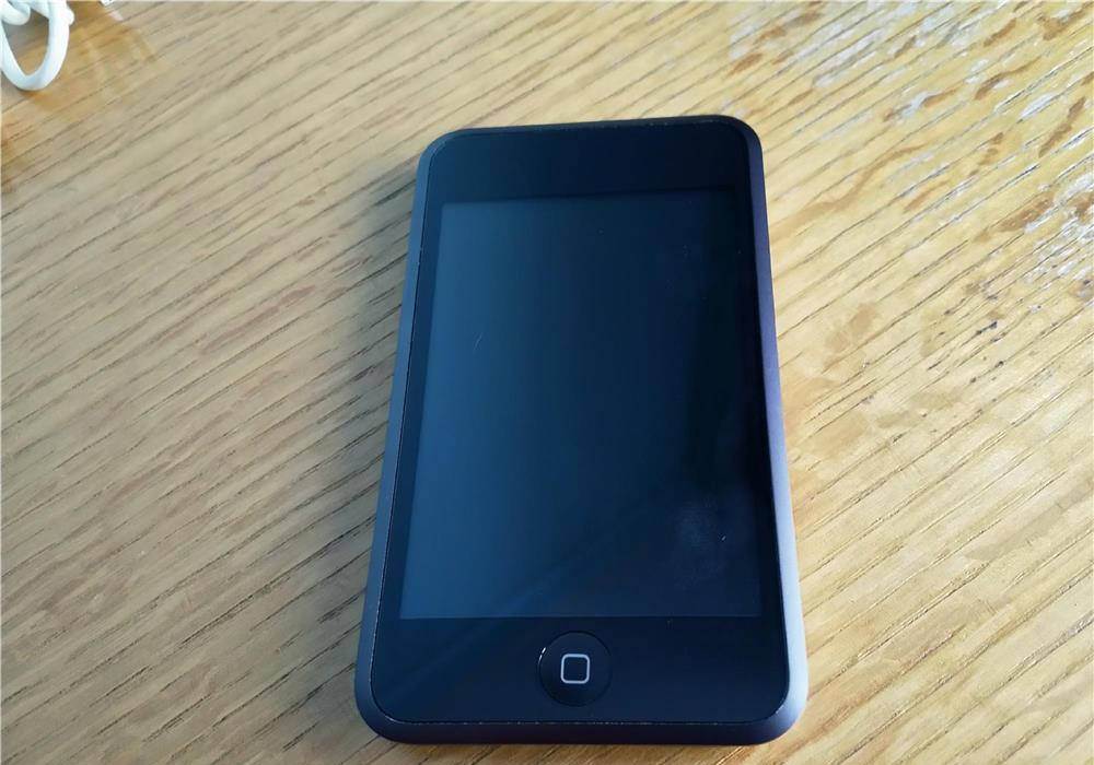 IPod touch A1320 de 8gb pachet complet incarcatoare casti