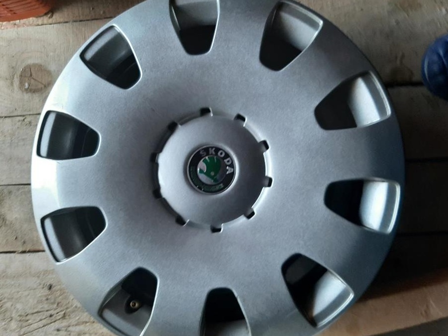 Jante auto otel R15/5x100, cu capace roti originale.