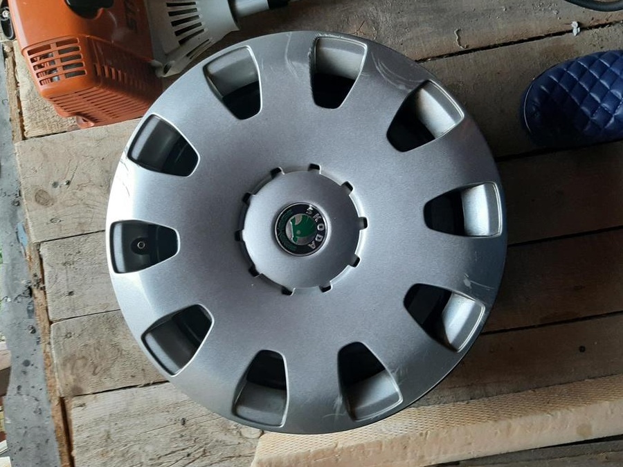 Jante auto otel R15/5x100, cu capace roti originale.
