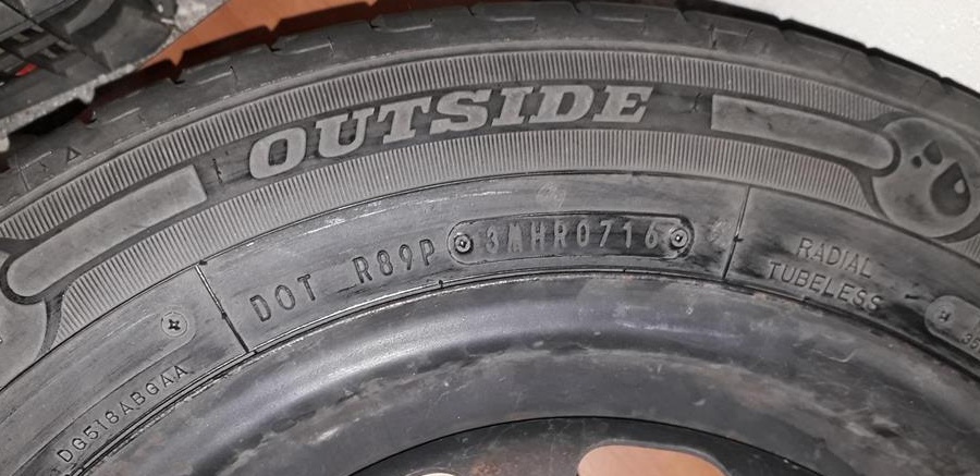 Jante cu cauciucuri si capace originale Ford Fiesta R14