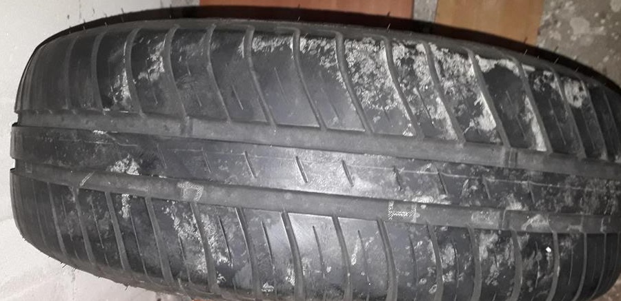 Jante cu cauciucuri si capace originale Ford Fiesta R14