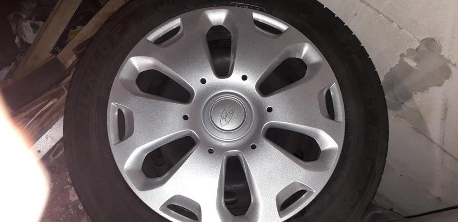 Jante cu cauciucuri si capace originale Ford Fiesta R14