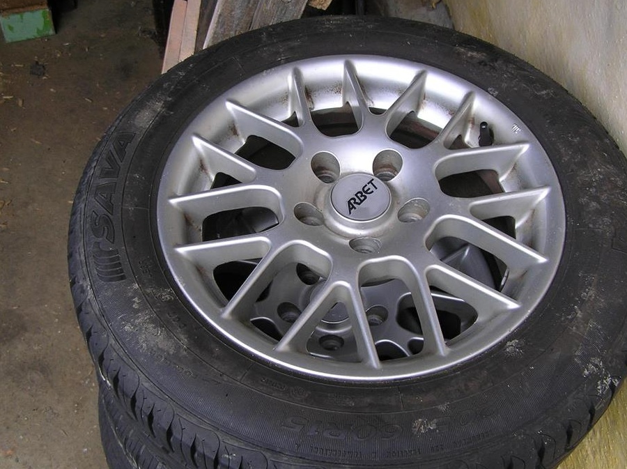 Jante de aluminiu cu cauciucuri 205/60 R15