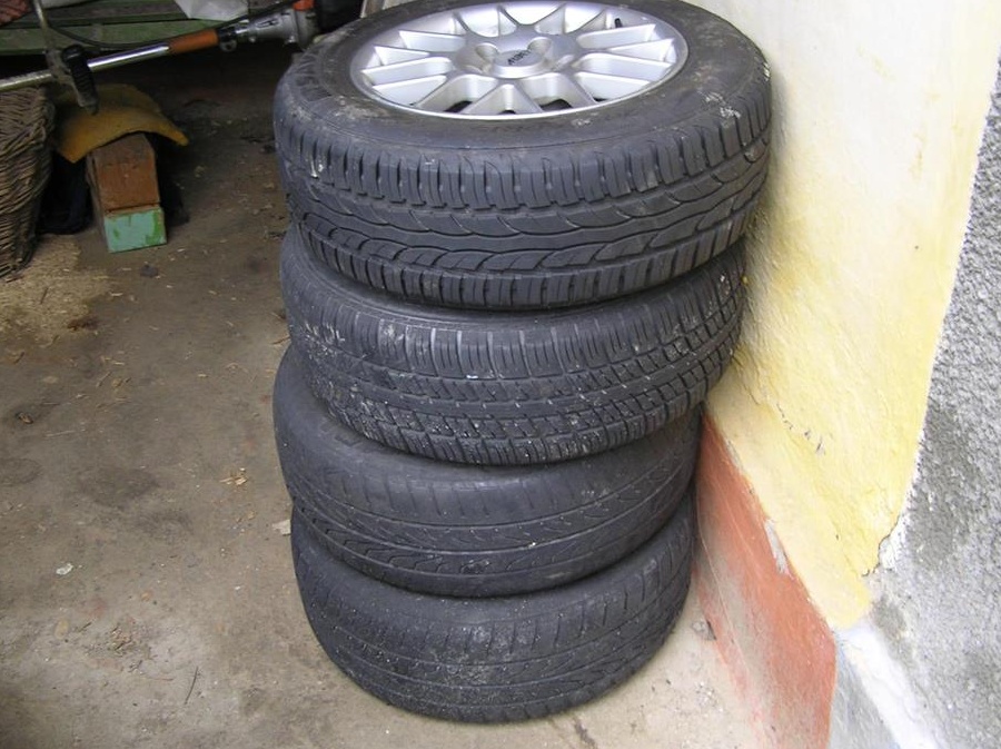 Jante de aluminiu cu cauciucuri 205/60 R15