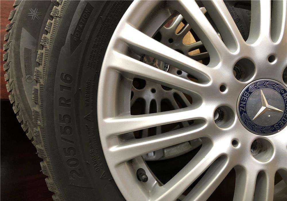 Jante Mercedes A classe + antifurturi Mercedes + anvelope Michelin iarna NOI