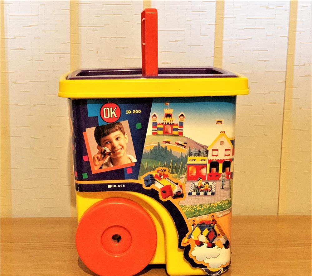 Joc cu piese similare cu LEGO