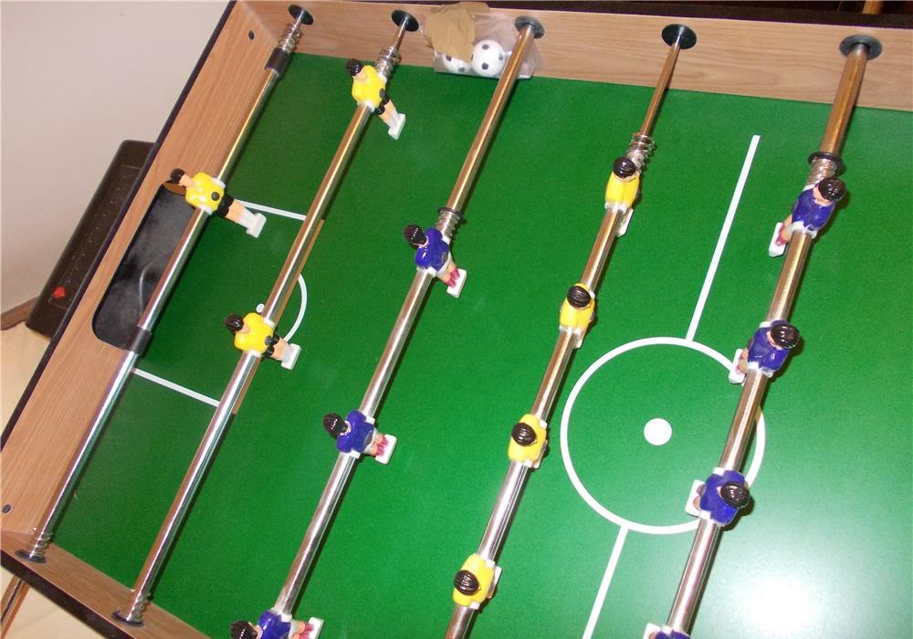 Joc foosball   varianta  adaptabila: cu picioare, fara picioare