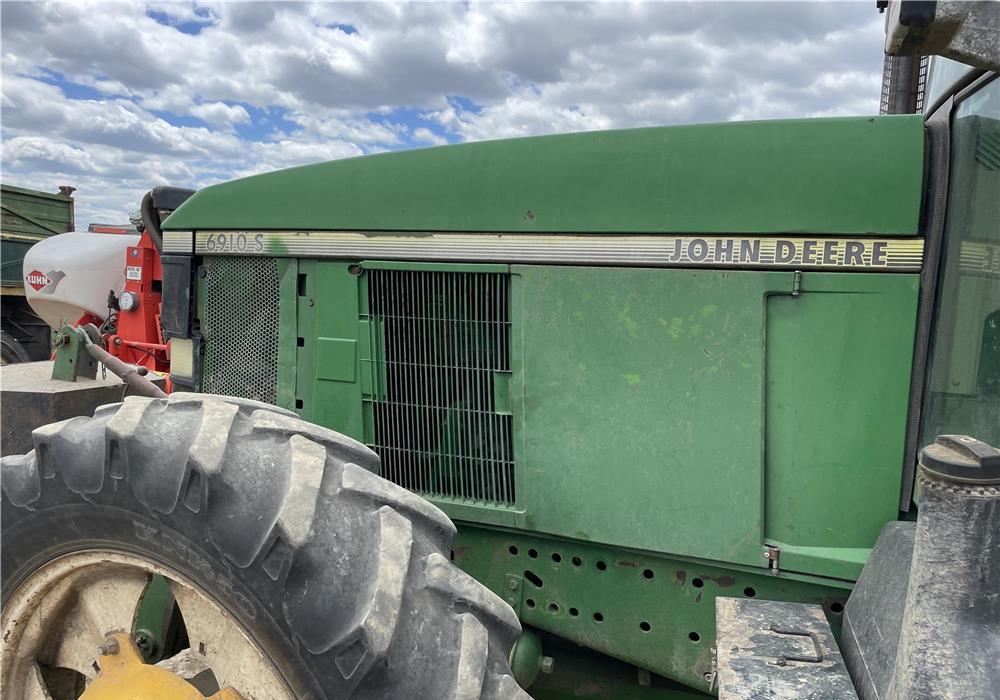 John deere 6910s