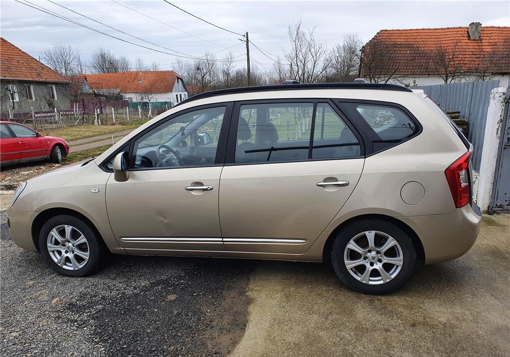 Kia carens