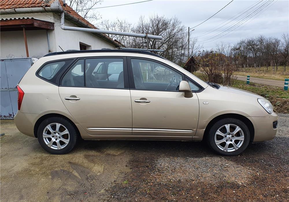 Kia carens