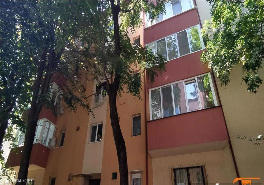 Kiriac, 2 camere, et intermediar,bloc izolat
