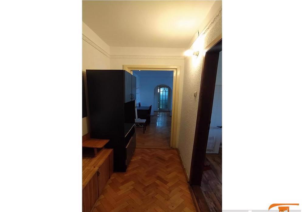 Kiriac, 2 camere, et intermediar,bloc izolat