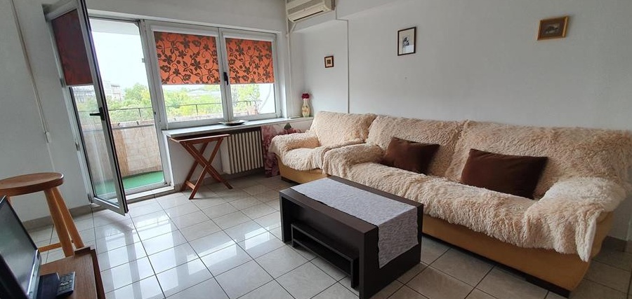Kogalniceanu, bloc 1962 cu centrala proprie, apartament cochet, luminos, cu balcon si priveliste