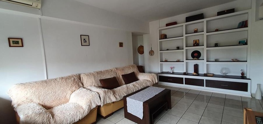 Kogalniceanu, bloc 1962 cu centrala proprie, apartament cochet, luminos, cu balcon si priveliste