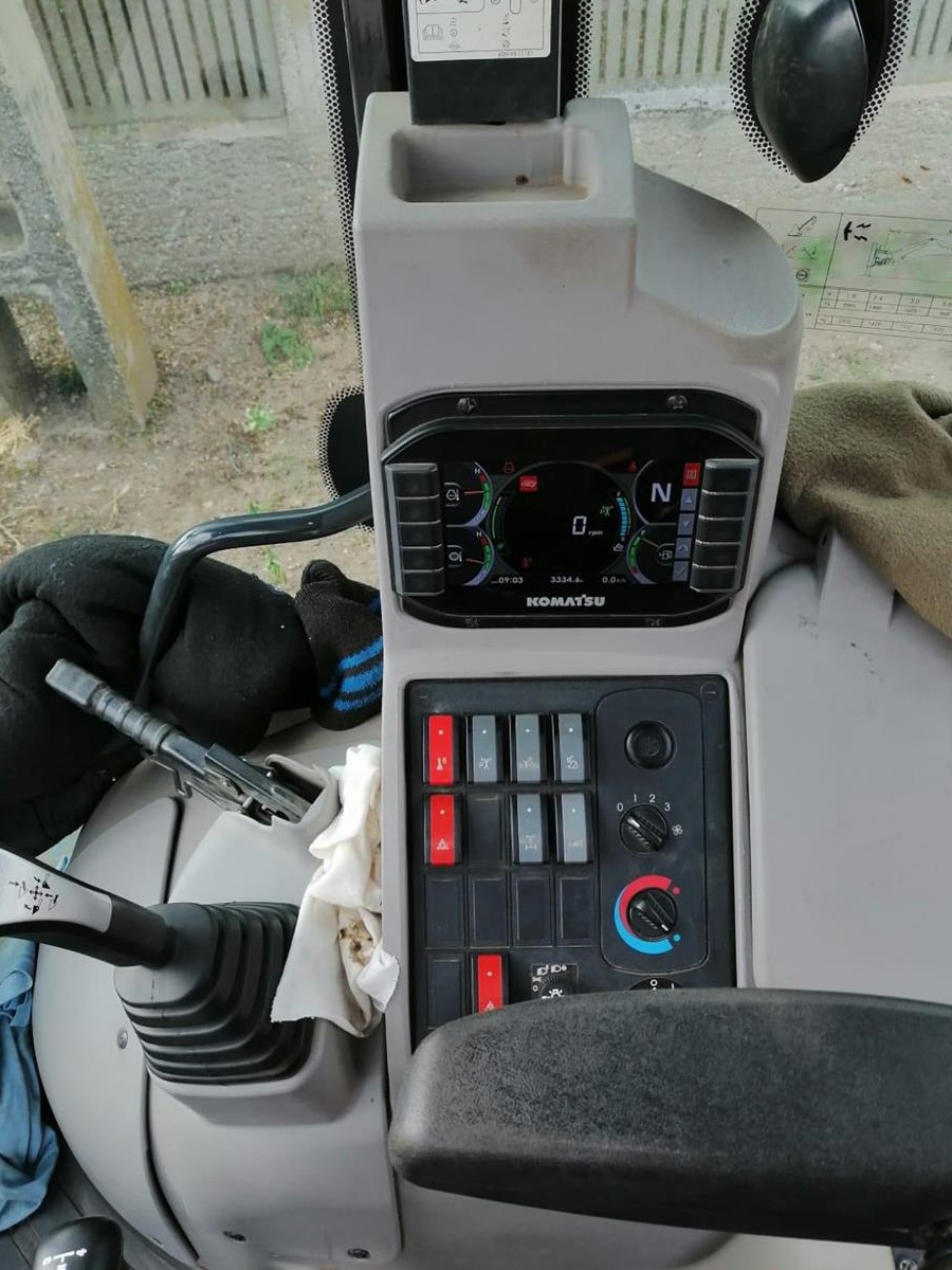 Komatsu wb93r-b