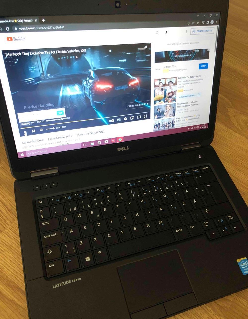Laptop DELL Slim intel core i3 ,Display 14,6 inch led HD,Windows 10 Pro,4gb ram,320gb hard disk.