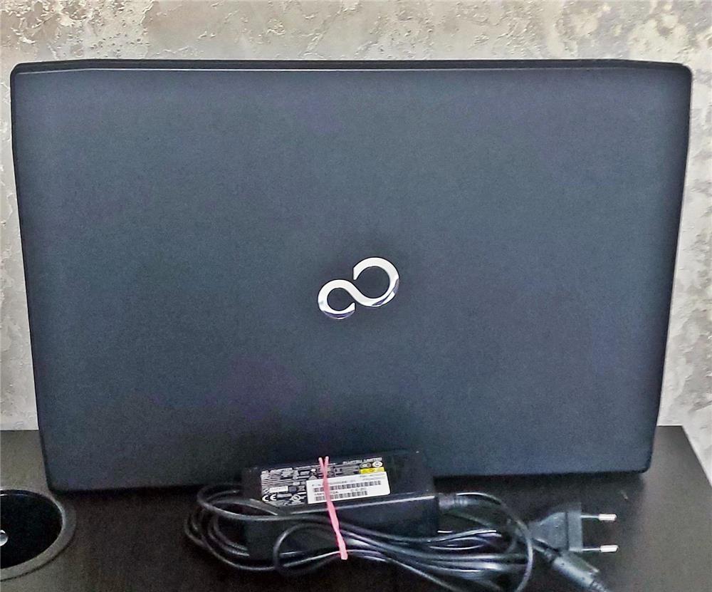 Laptop Fujitsu Lifebook A514, Intel Core i3, 15.6 inch, 4GB, 500GB, garantie