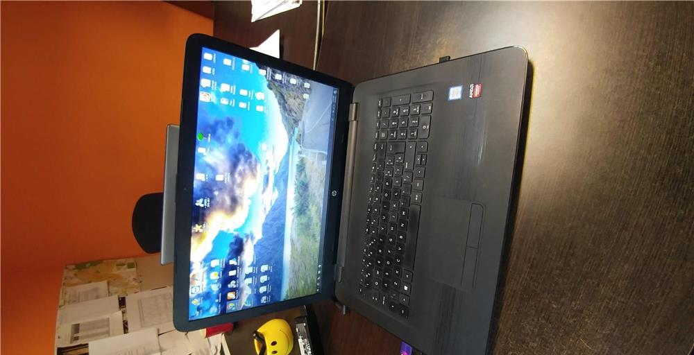 Laptop  HP 17