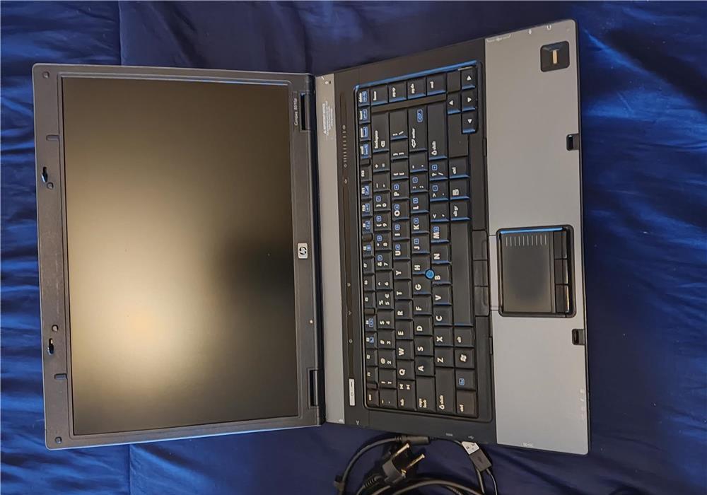 Laptop HP 8510p (laptop+rucsac+mouse+incarcator nou+ssd 128GB)