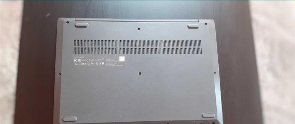 Laptop Lenovo V15-IIL ca nou!