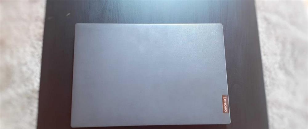 Laptop Lenovo V15-IIL ca nou!