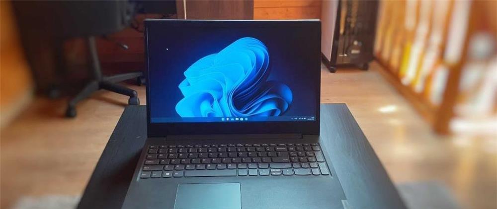 Laptop Lenovo V15-IIL ca nou!