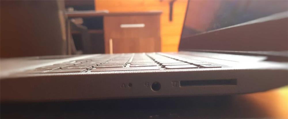 Laptop Lenovo V15-IIL ca nou!