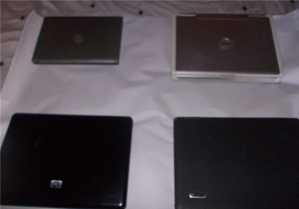 Laptop pt piese 39Lei bucata,fara incarcator si acumulator,nu stiu daca functioneaza,nu sunt probate