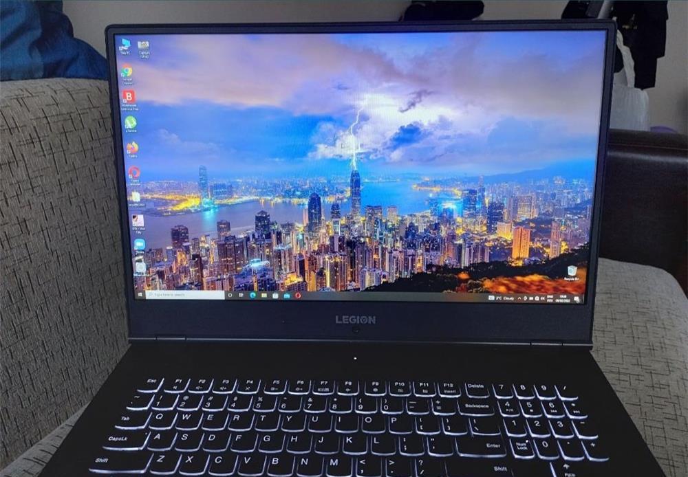 Lenovo Legion i5-9300H 2,4Ghz, 16 ram, 512 ssd, 17,3"