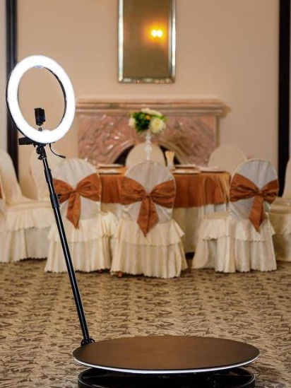 Limuzina de inchiriat evenimente Brasov video booth 360 grade si oglinda magica