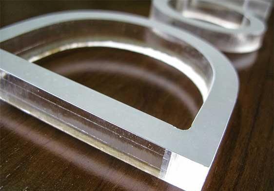 Litere volumetrice plexiglas luminoase