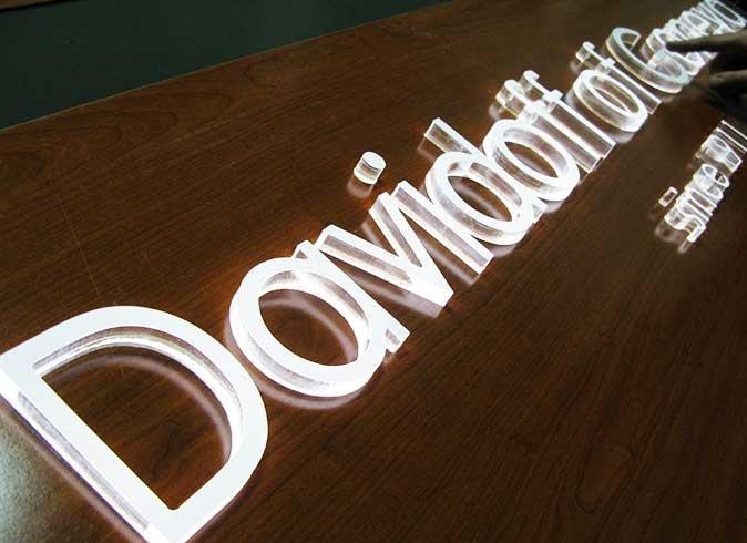 Litere volumetrice plexiglas luminoase
