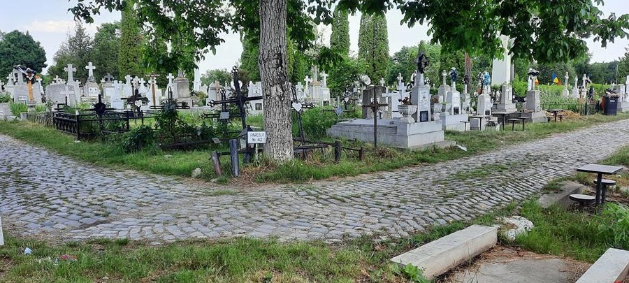 Loc de veci cu cavou liber cu 2 cripte in cimitirul Eternitatea din Iasi - langa cimitirul eroilor