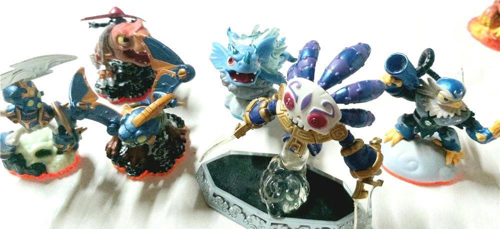 LOT FIGURINE SKYLANDERS