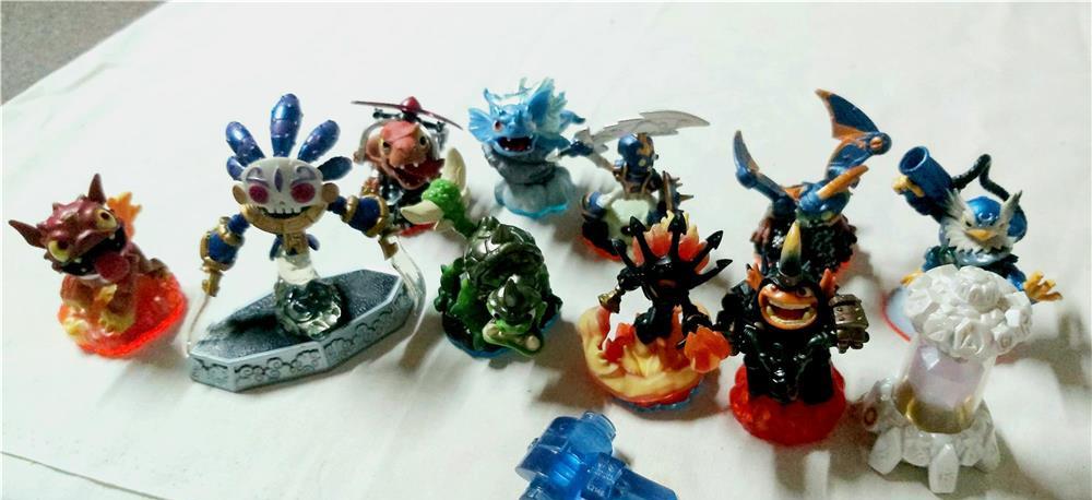 LOT FIGURINE SKYLANDERS