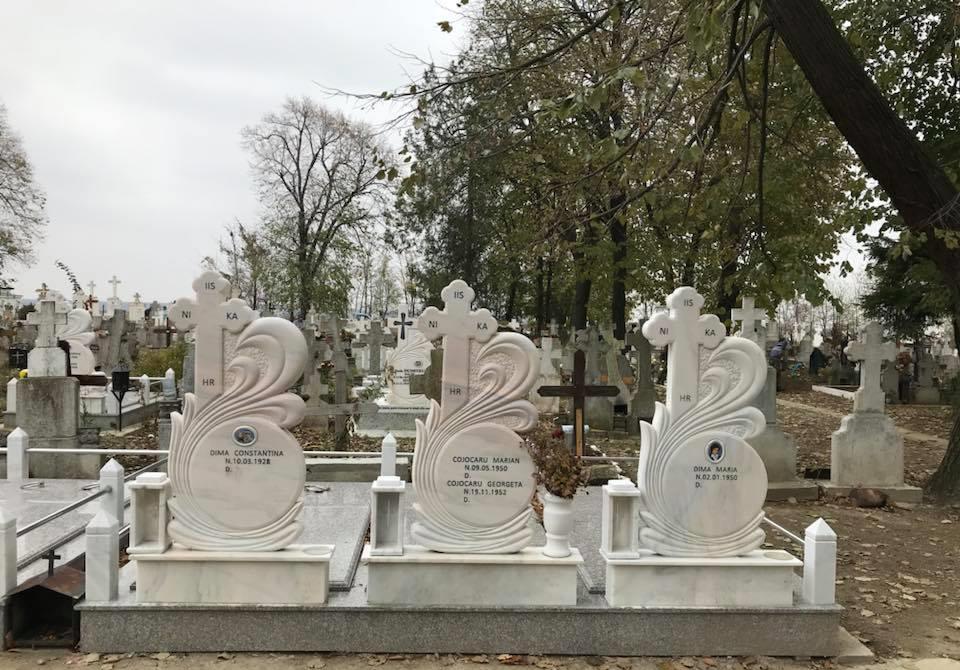 Lucrari civile si funerare din mozaic , travertin , marmura , granit si piatra ornamentala ieftine .