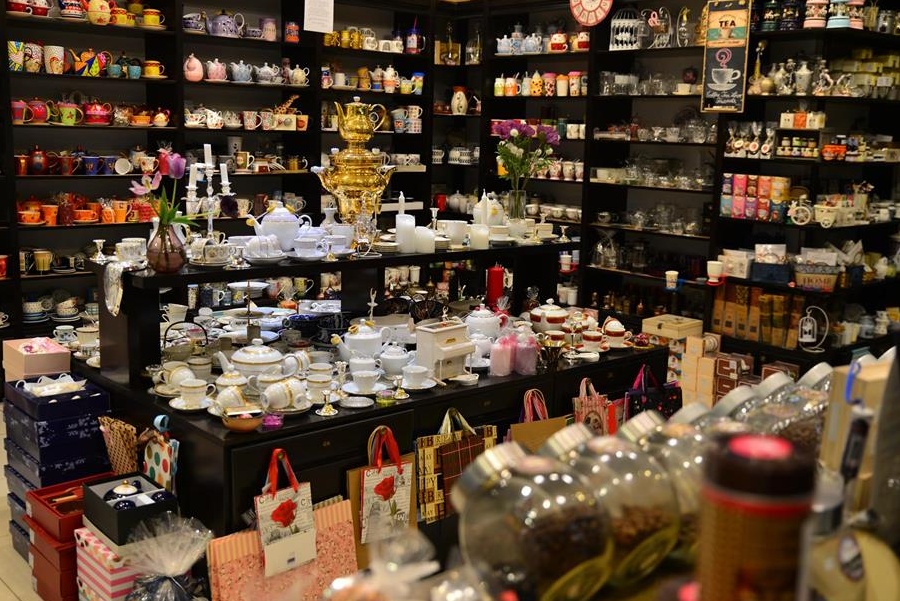Lucratori comerciali in Palas Mall - Iasi, magazin Royal Tea & Coffee