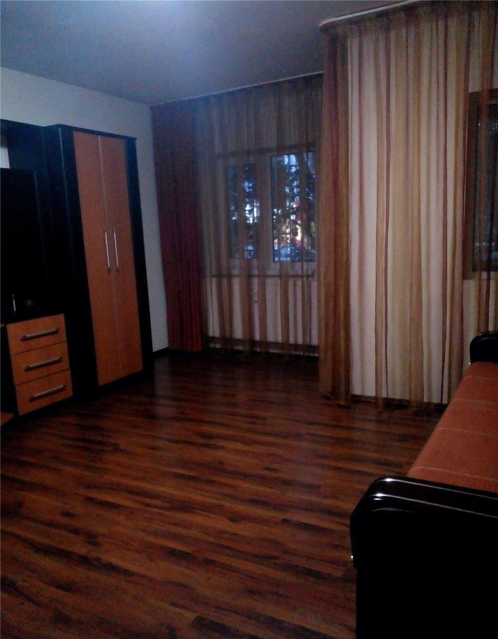 Lujerului.- Virtuții,  caut colegă de apartament, parcare