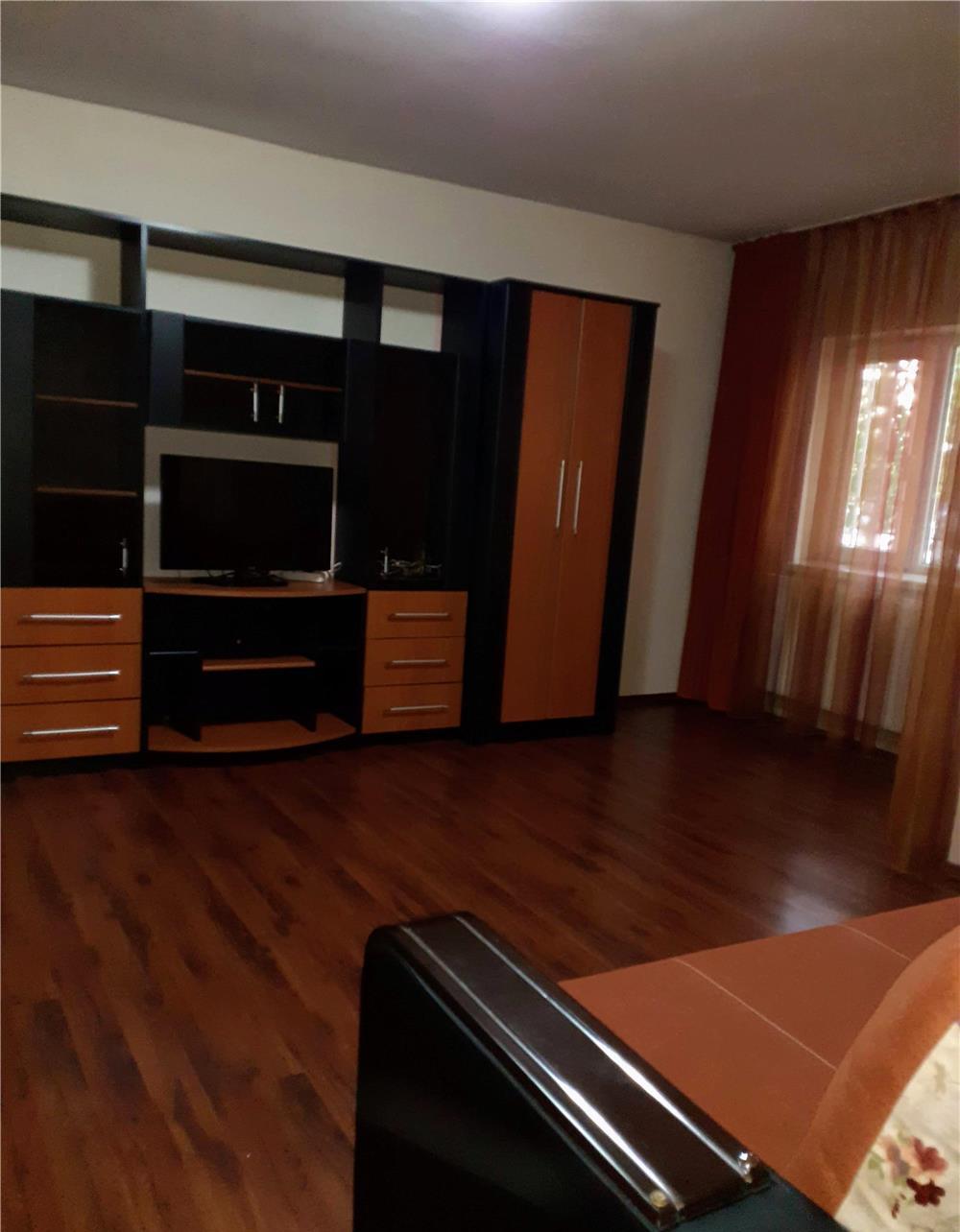 Lujerului.- Virtuții,  caut colegă de apartament, parcare