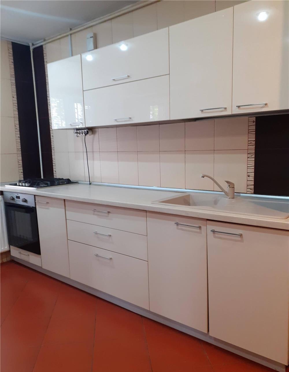 Lujerului.- Virtuții,  caut colegă de apartament, parcare