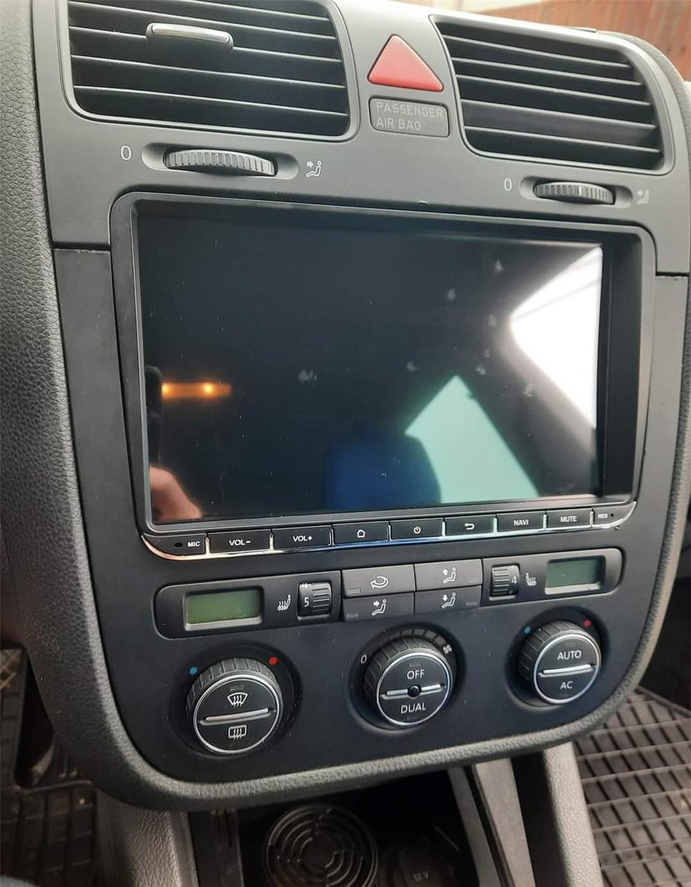 Lumini ambientale,Montare navigatie, camera si senzori auto