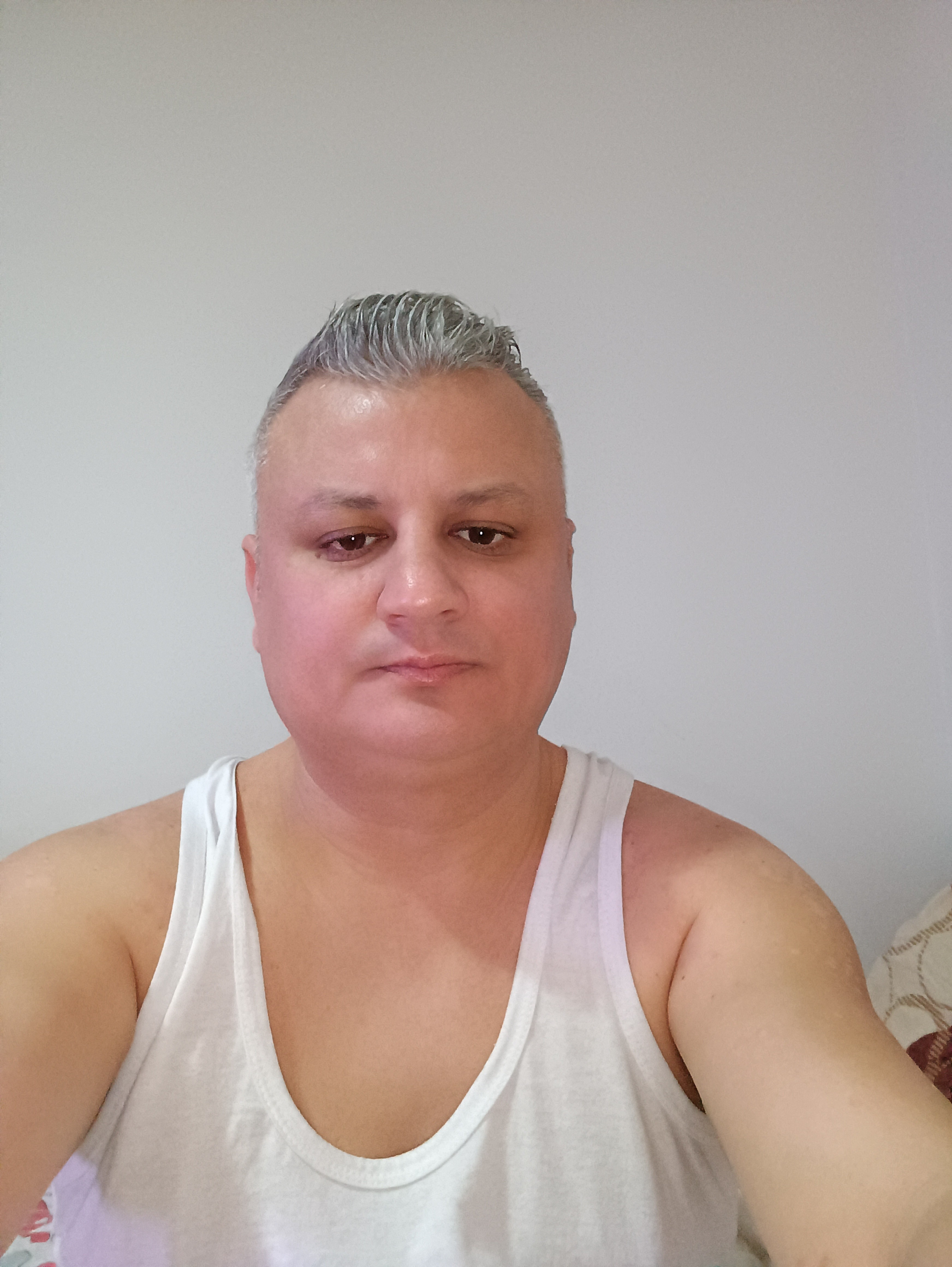 ma numesc mihai am 44 de ani necasatorit sunt singur doresc sa cunosc o fata pentru o relatie mai multe detalii  0773740810