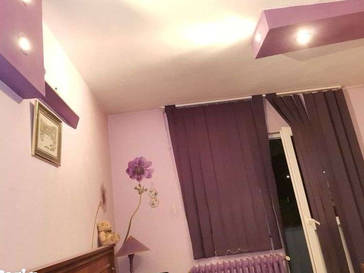 Ma vinde: Ap. 2 camere decomandate , 4/4 zona Billa. Te astept!!!