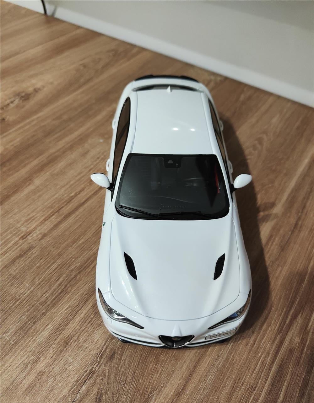 Macheta Alfa Romeo Giulia Quadrifoglio 1:18 Otto