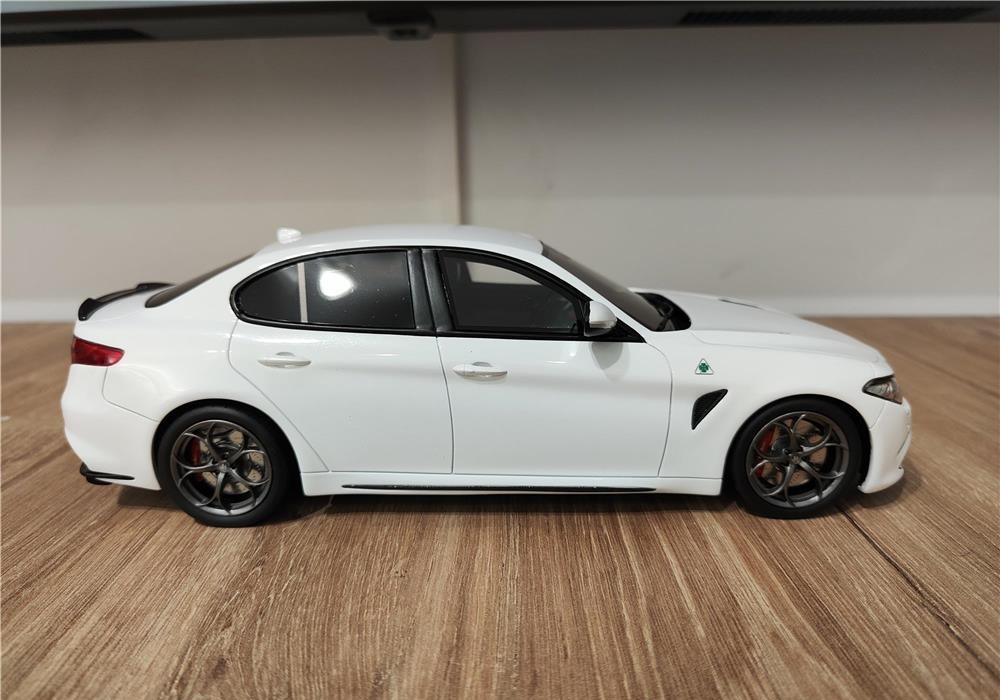 Macheta Alfa Romeo Giulia Quadrifoglio 1:18 Otto