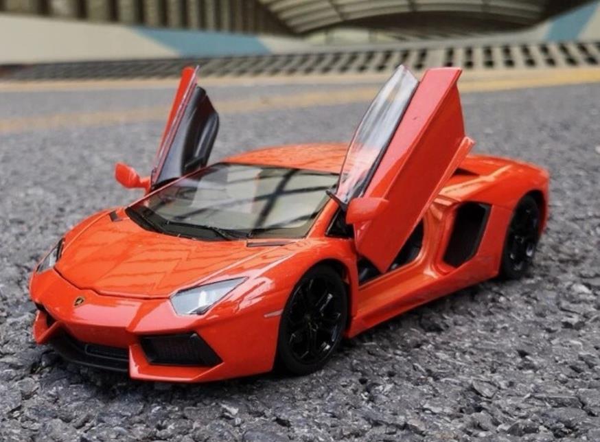Macheta metalica 1:24 Lamborghini Aventador, producator Welly