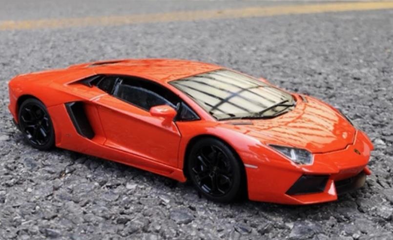 Macheta metalica 1:24 Lamborghini Aventador, producator Welly