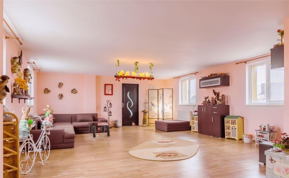 Malul Spart - Suseni, Casa 3 dormitoare 2 bai, 136 mp utili, amenajata!